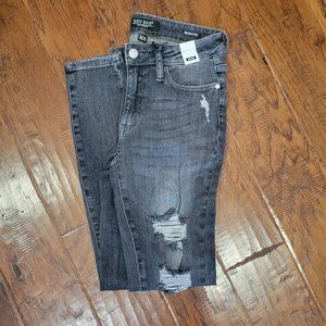 Judy Blue Skinnies 3/26